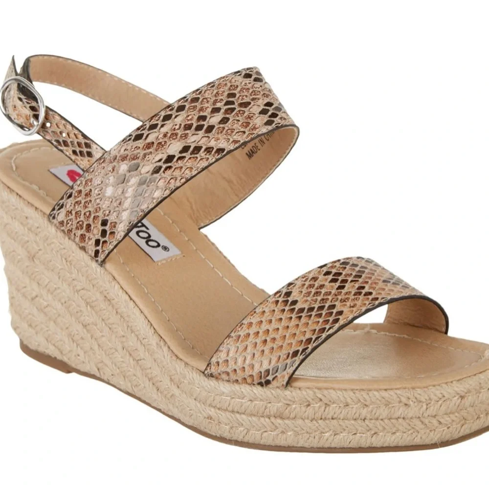 NWT Two Lips Too Beckie Wedges